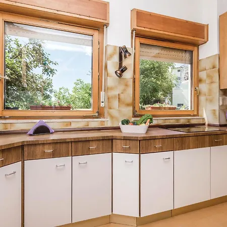 Lovely In Bregi With Wifi 公寓 *