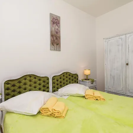 Lovely In Bregi With Wifi *