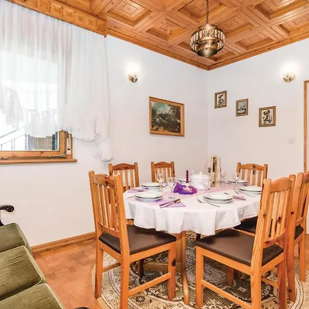 Lovely In Bregi With Wifi