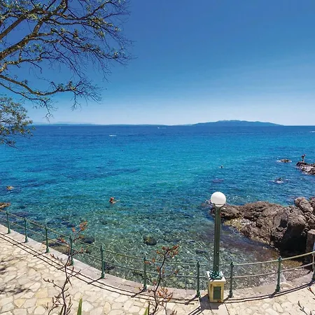 Apartment Lovely In Bregi With Wifi *